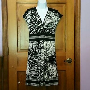 BCBG Maxazria blk & whit must-have dress - Size M